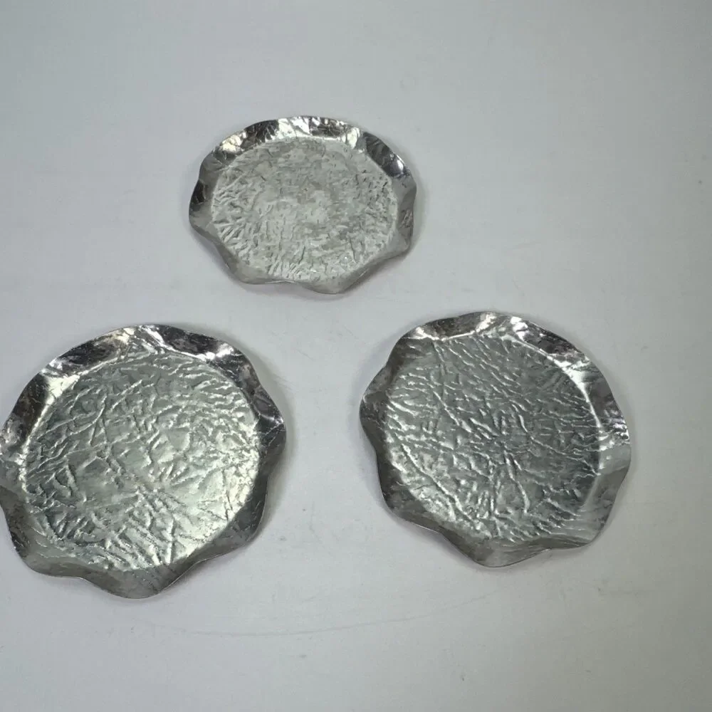 VTG 1950s Hammered Aluminum Set 3 Coasters Scalloped Rim Silver 4